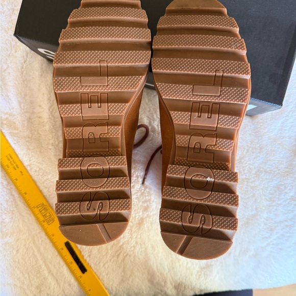 Sorel Phoenix lace up bootie size 8.5 NWT - Picture 7 of 8